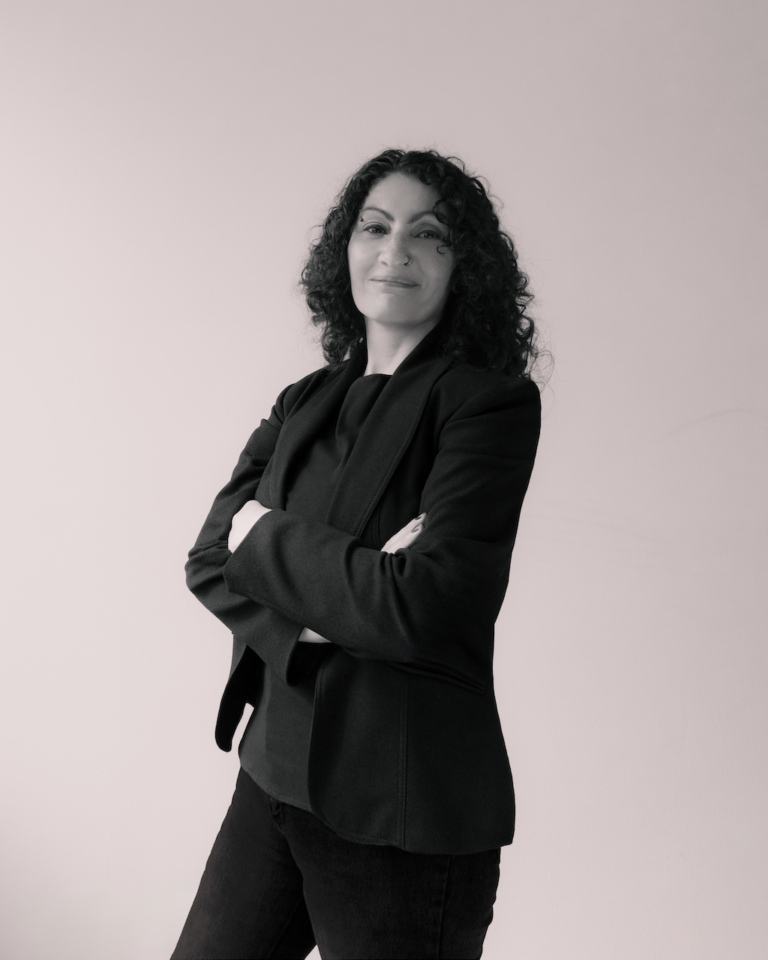 Líder destacada en el procesamiento de datos en el ámbito de la investigación de mercados. Con más de 15 años de experiencia en agencias del sector, ha demostrado habilidades excepcionales en el manejo de grandes volúmenes de datos, análisis estadístico y generación de informes detallados. Su enfoque meticuloso y su capacidad para identificar patrones y tendencias clave han sido fundamentales para el éxito de numerosos proyectos. Además, Carolina es reconocida por su capacidad para trabajar en equipo, liderar con ejemplos y mantenerse actualizado en las últimas tendencias y tecnologías en procesamiento de datos.